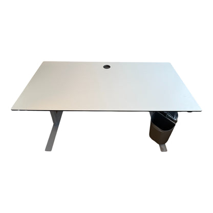 Skrivebord m/og kabelhull, 160cm