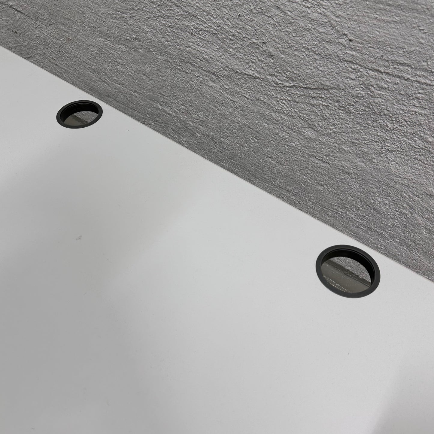 Elektrisk hev/senk skrivebord fra Kinnarps, hvit, 180x80 cm