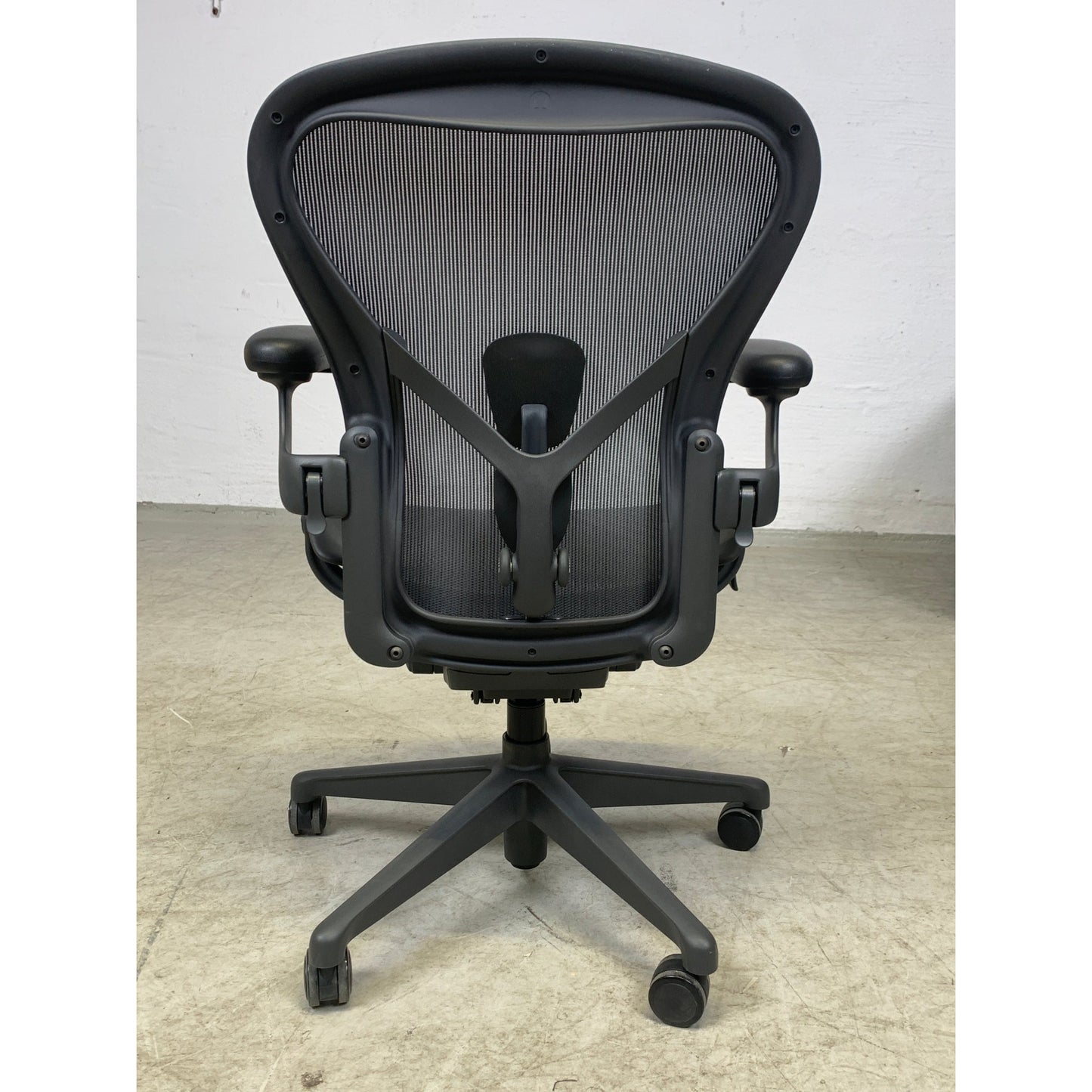 Aeron fra Herman Miller i Graphite, type B