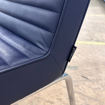 Loungestol fra Offecct, skinn, blå