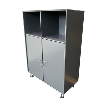 Montana skap, mørk grå, låsbare med hjul