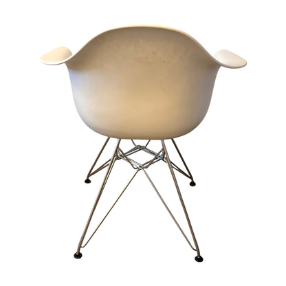 DAR møtestol fra Vitra, hvit