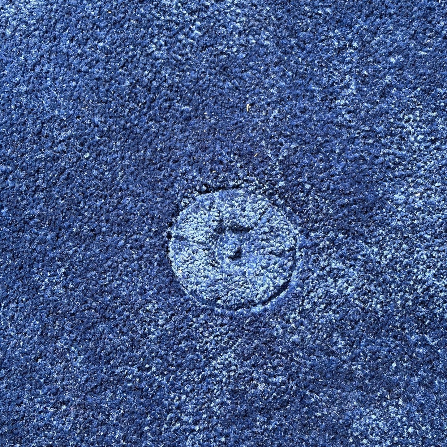 (350x400) Designteppe i mykt blått tekstil