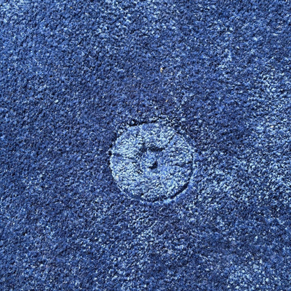 (350x400) Designteppe i mykt blått tekstil
