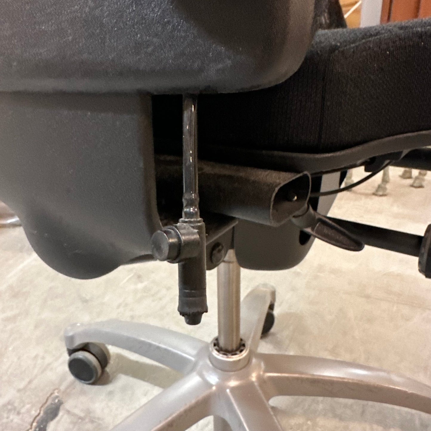 400 kontorstol fra RH Logic, svart