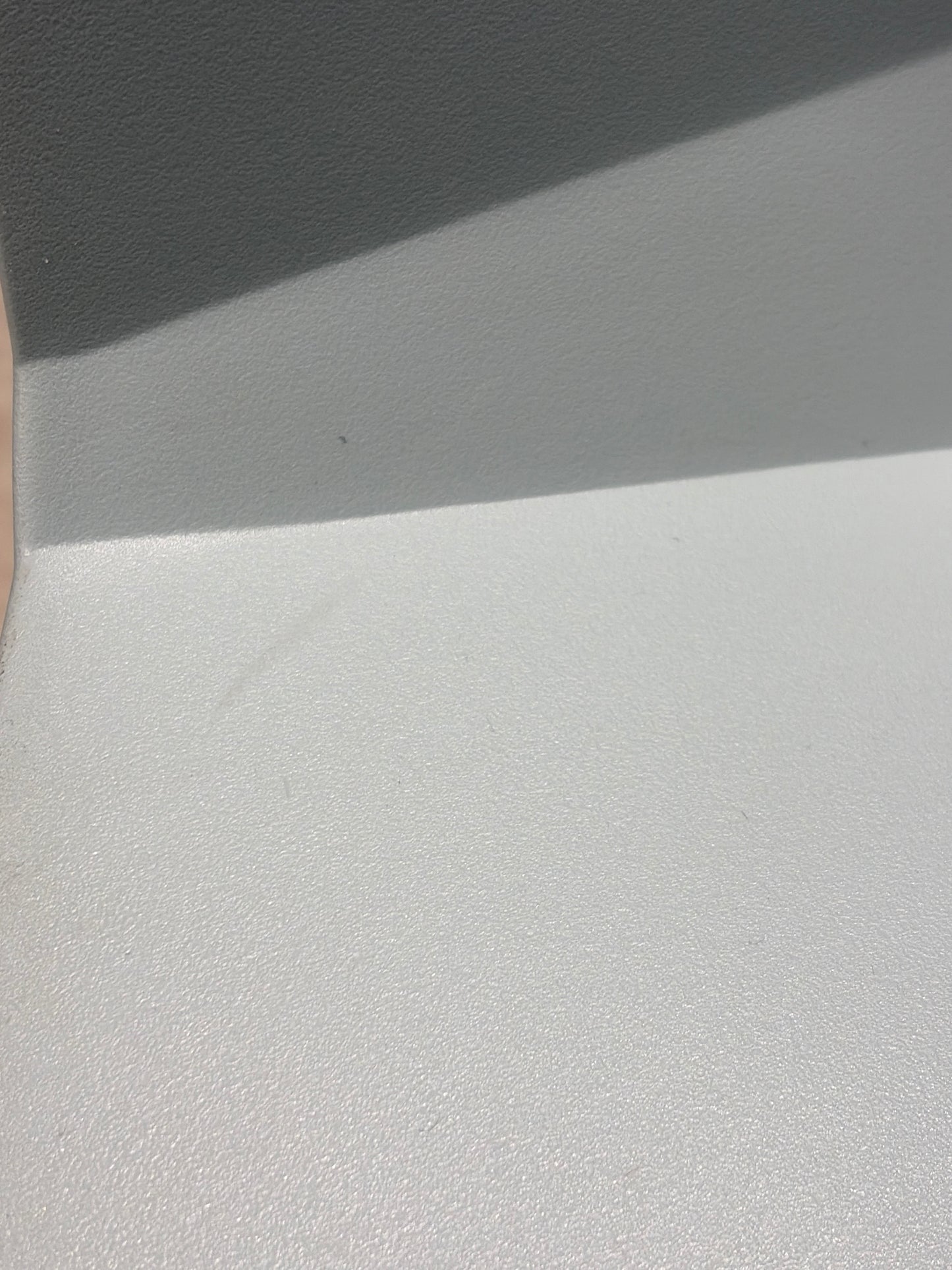Designstol med unikt firkantet design