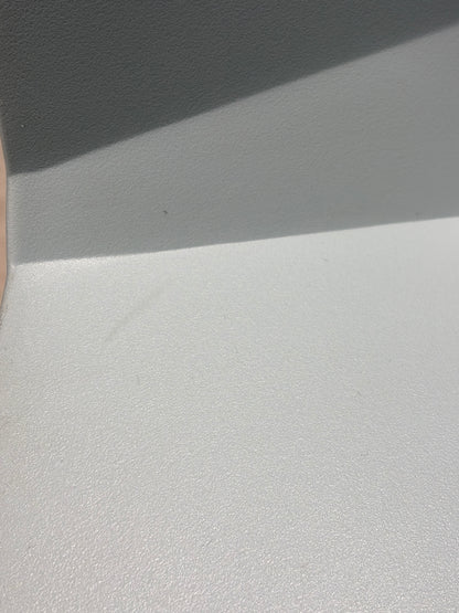 Designstol med unikt firkantet design