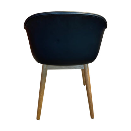 Skinn loungestol med treben, svart