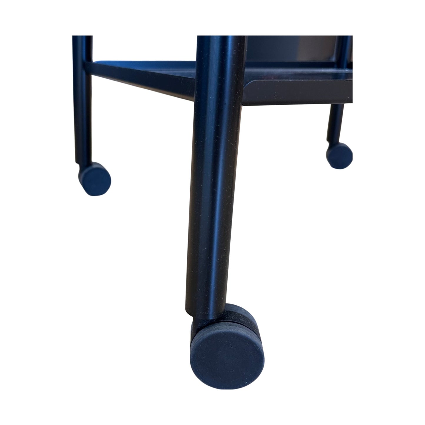 Tralle på hjul i svart metall