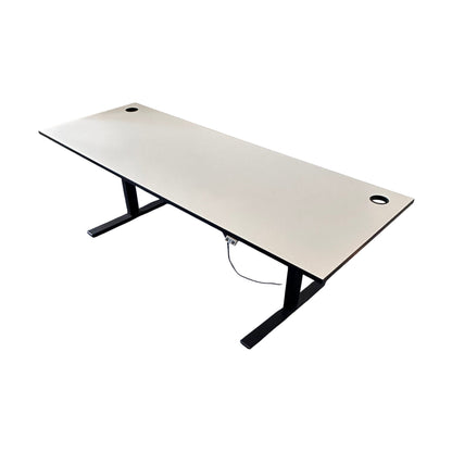 Elektrisk hev/senk skrivebord 220x80 cm, hvit laminat, Edsbyn