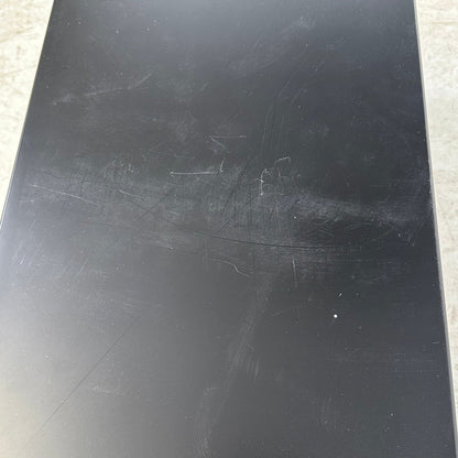 Hylleseksjon fra Montana, svart