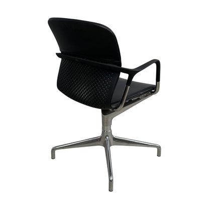 Keyn møteromsstol fra Herman Miller, sort skinn