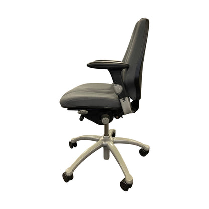 Kontorstol fra RH Logic, grå