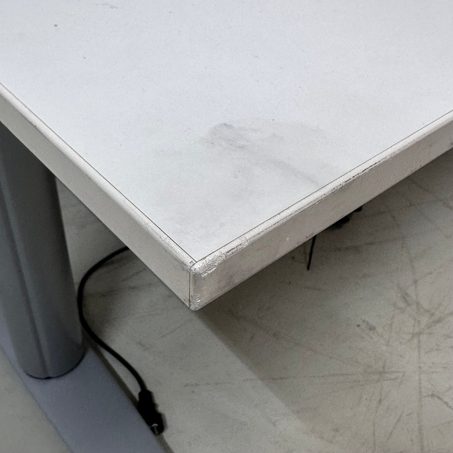 Kinnarps elektrisk hev/senk skrivebord fra Kinnarps, hvit, 180x80 cm