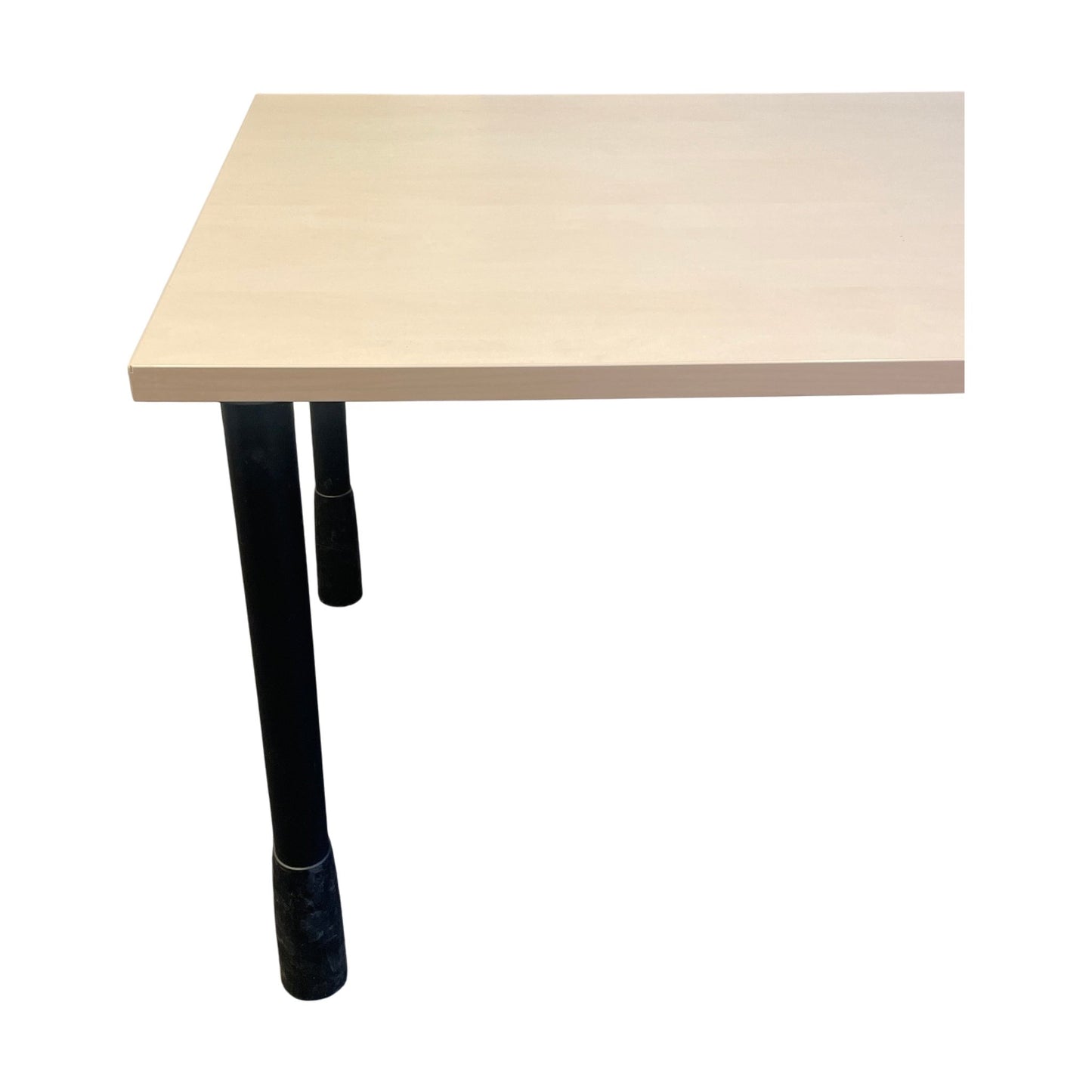 Trefarget skrivebord m/ sorte ben, 180cm
