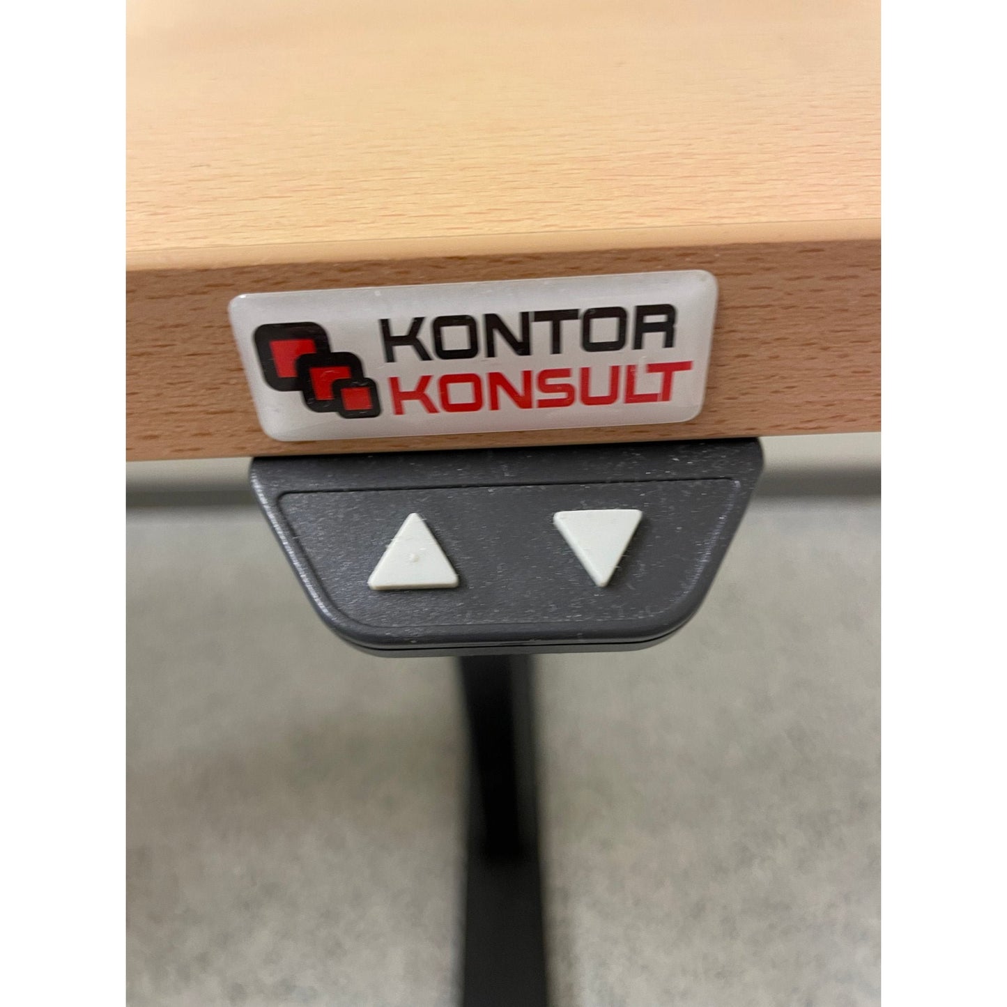 Kontor Konsult elektrisk hev/senk skrivebord, trefarget, 200x190 cm