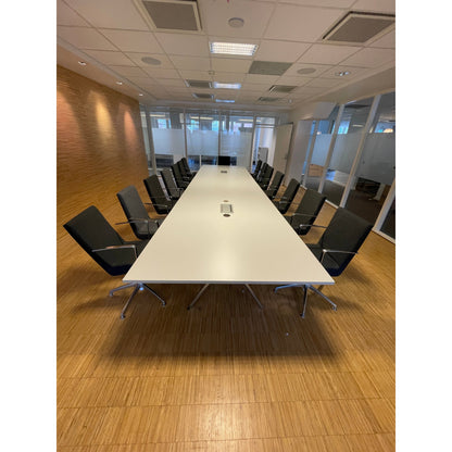 Møtebord fra EFG, lys grått laminat, 550x140 cm