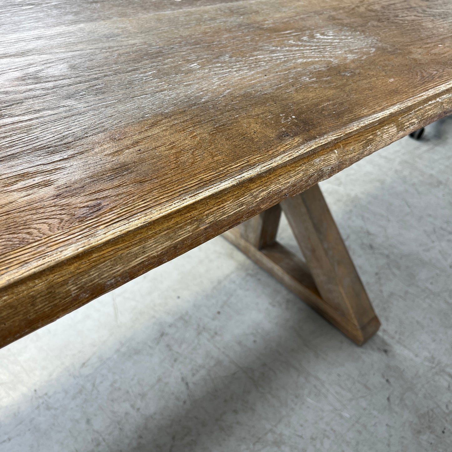 Retro spisebord i naturlig tre