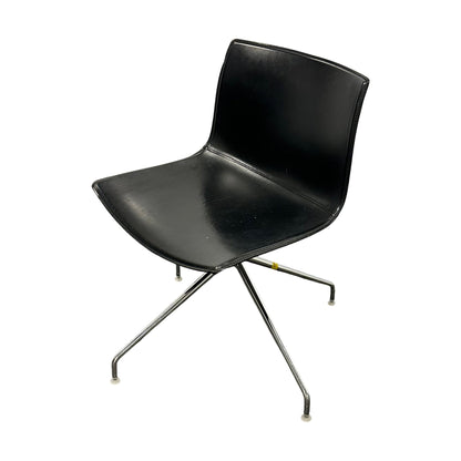 Catifa 53 spisestol i sort skinn