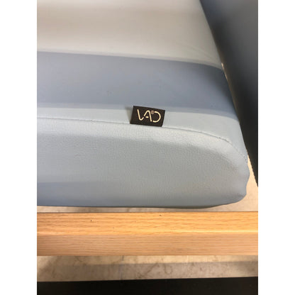 Zeta hvilestol fra VAD, blått skinn, m/ hjul