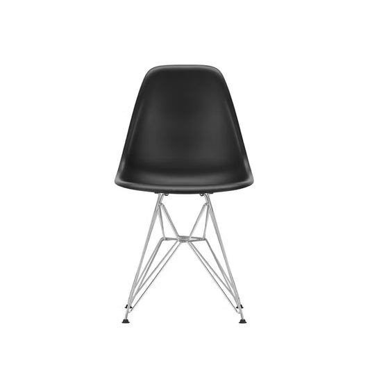 Eames spisestol fra Vitra, plast og krom