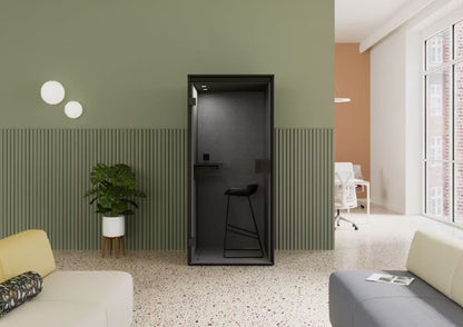 Focus stillerom fra Berlin Acoustics – svart, 970x990x215 cm