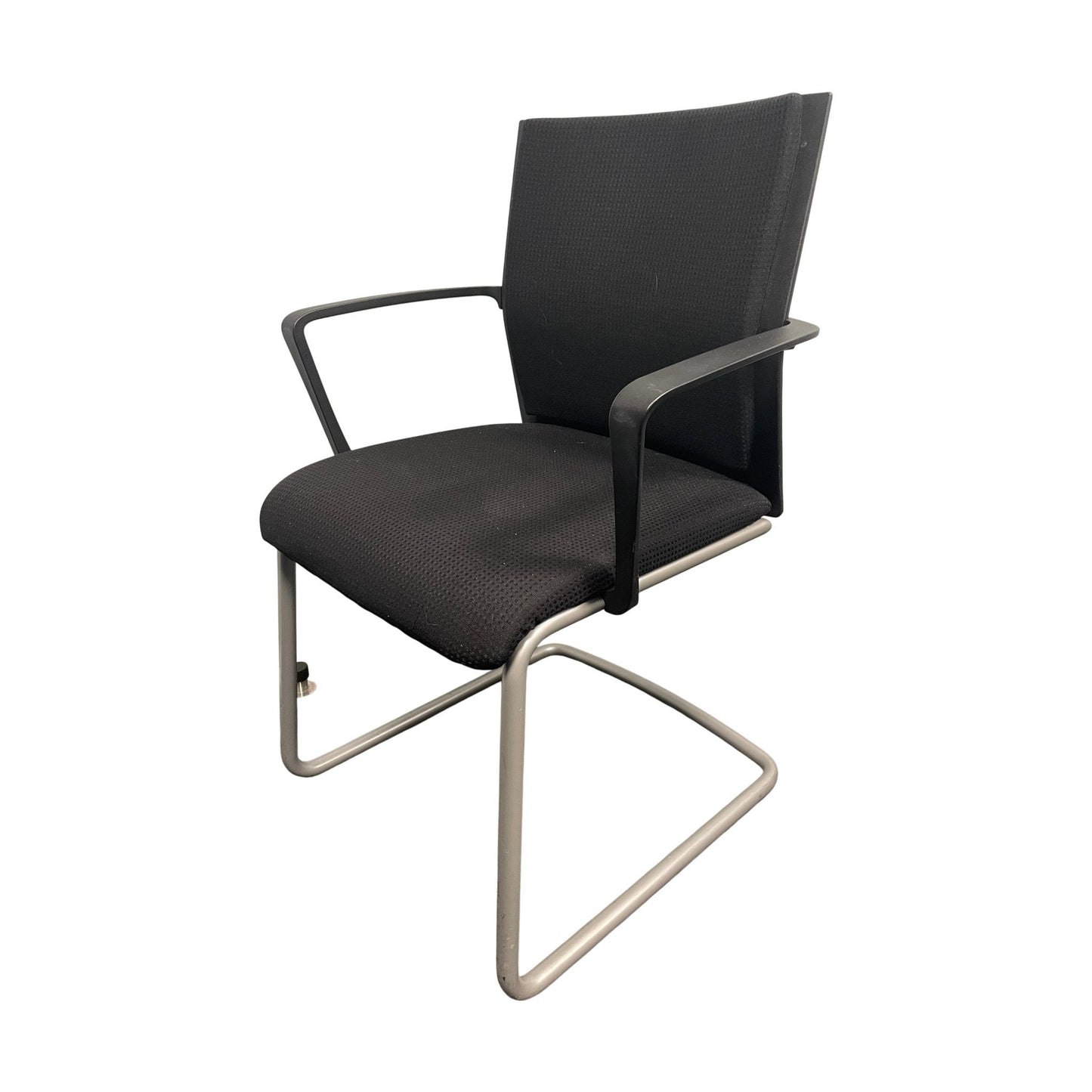 Sarb konferansestol fra Steelcase, svart stoff, med armlener