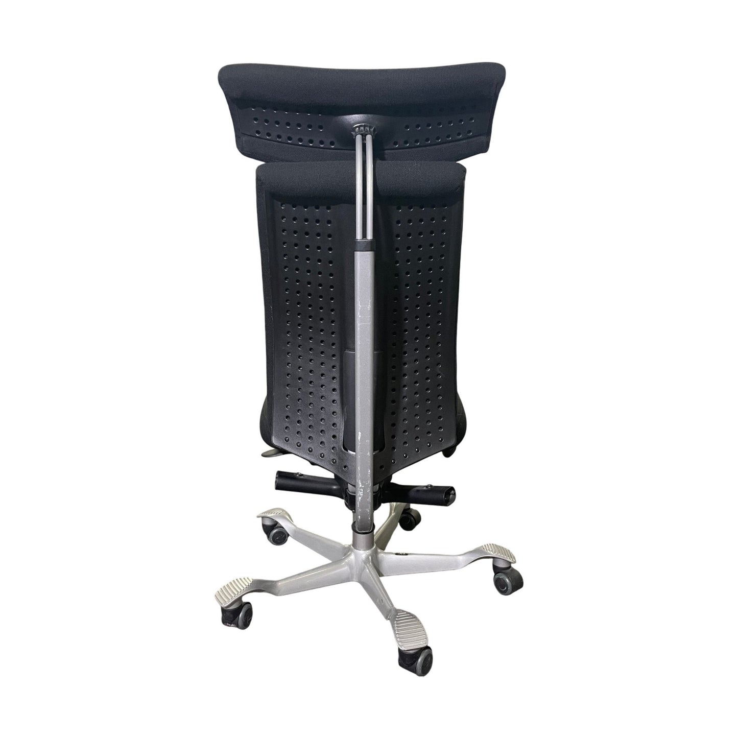 HAG H05 kontorstol med nakkestøtte, svart