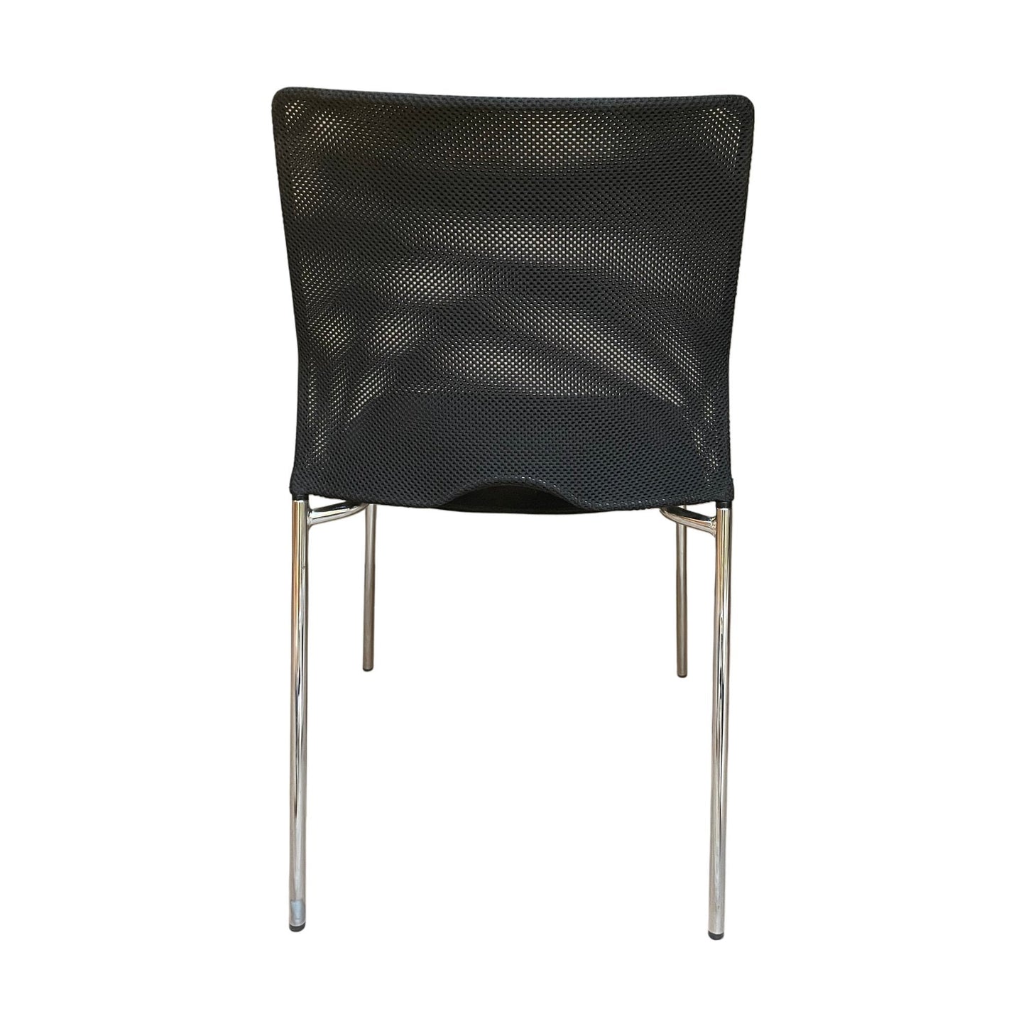 Cosmos møteromsstol fra Lammhults, svart, stablebar