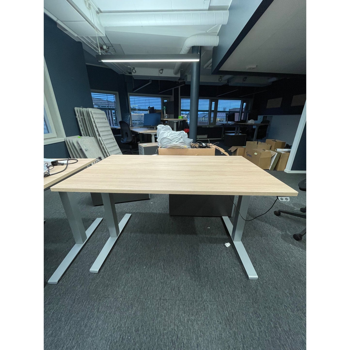 EFG elektrisk hev/senk skrivebord, trefarget, 140x80 cm