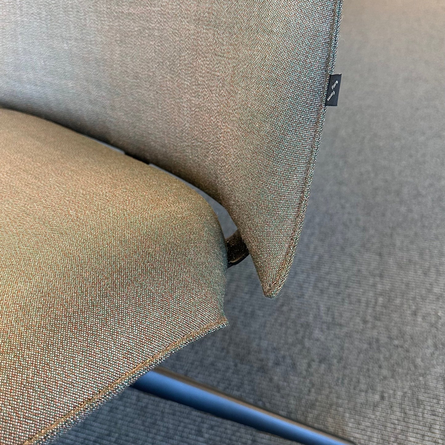 Fjell 5ER møteromsstol fra Fora Form, mørk grønn, med armlener