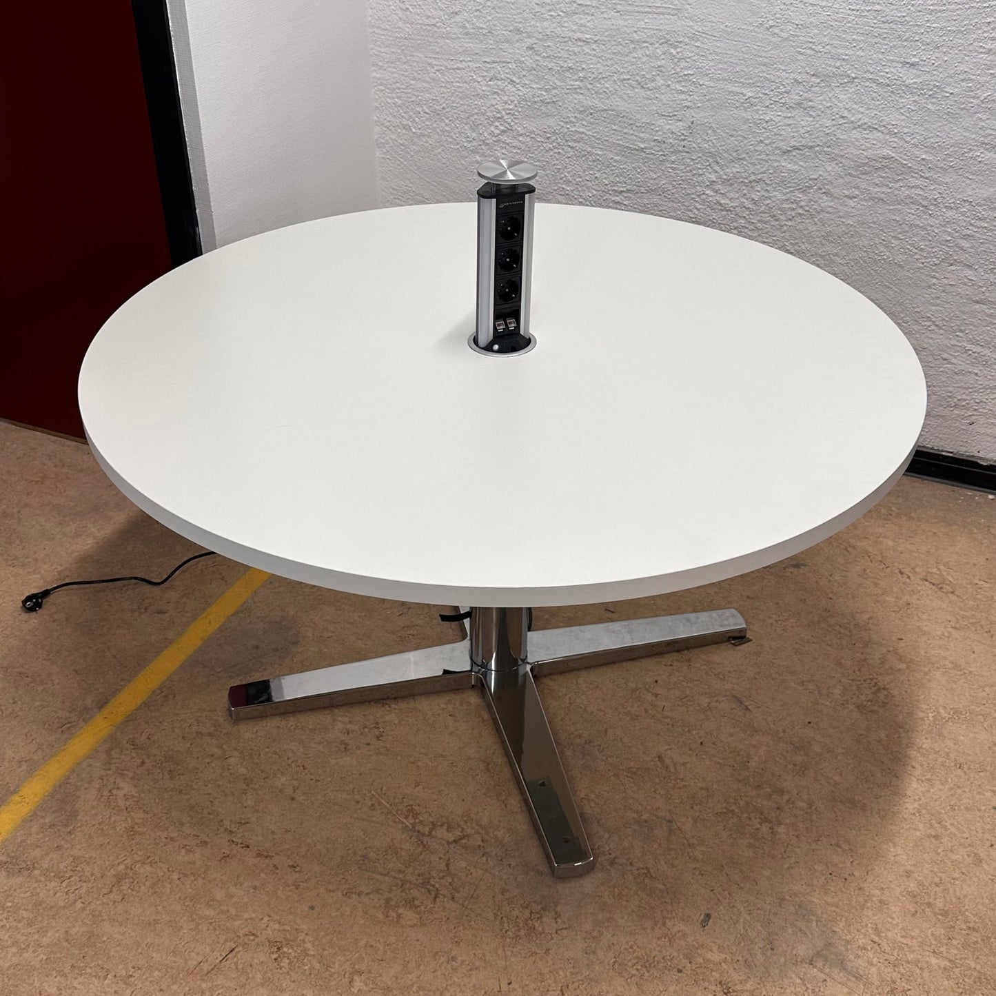 Møtebord fra Materia, hvit, Ø135 kom