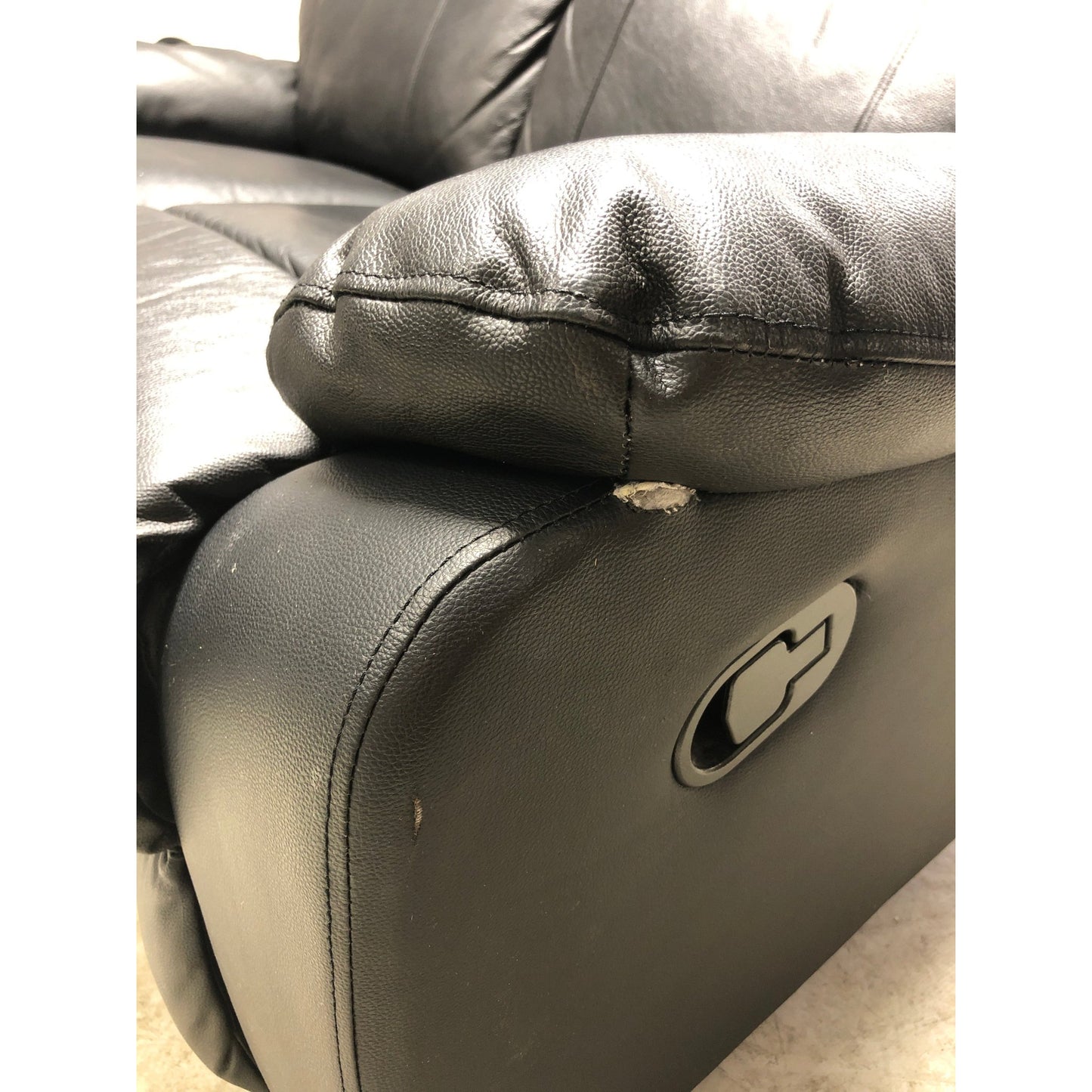 Mora 2-seter sofa fra A-Møbler, Hud/PVC