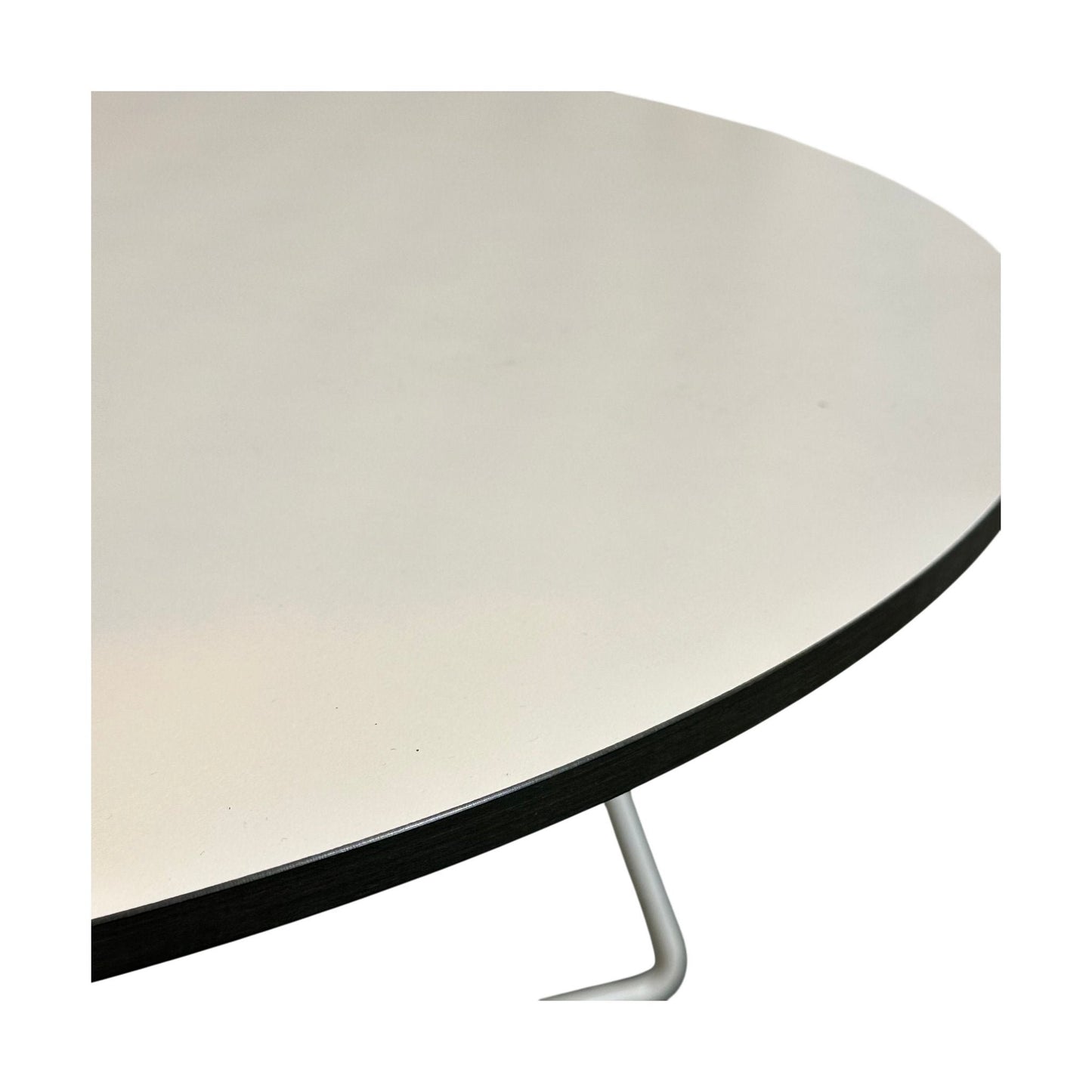 Ypsilon sidebord fra Pedrali, hvit, Ø80 cm, 45 cm høyt