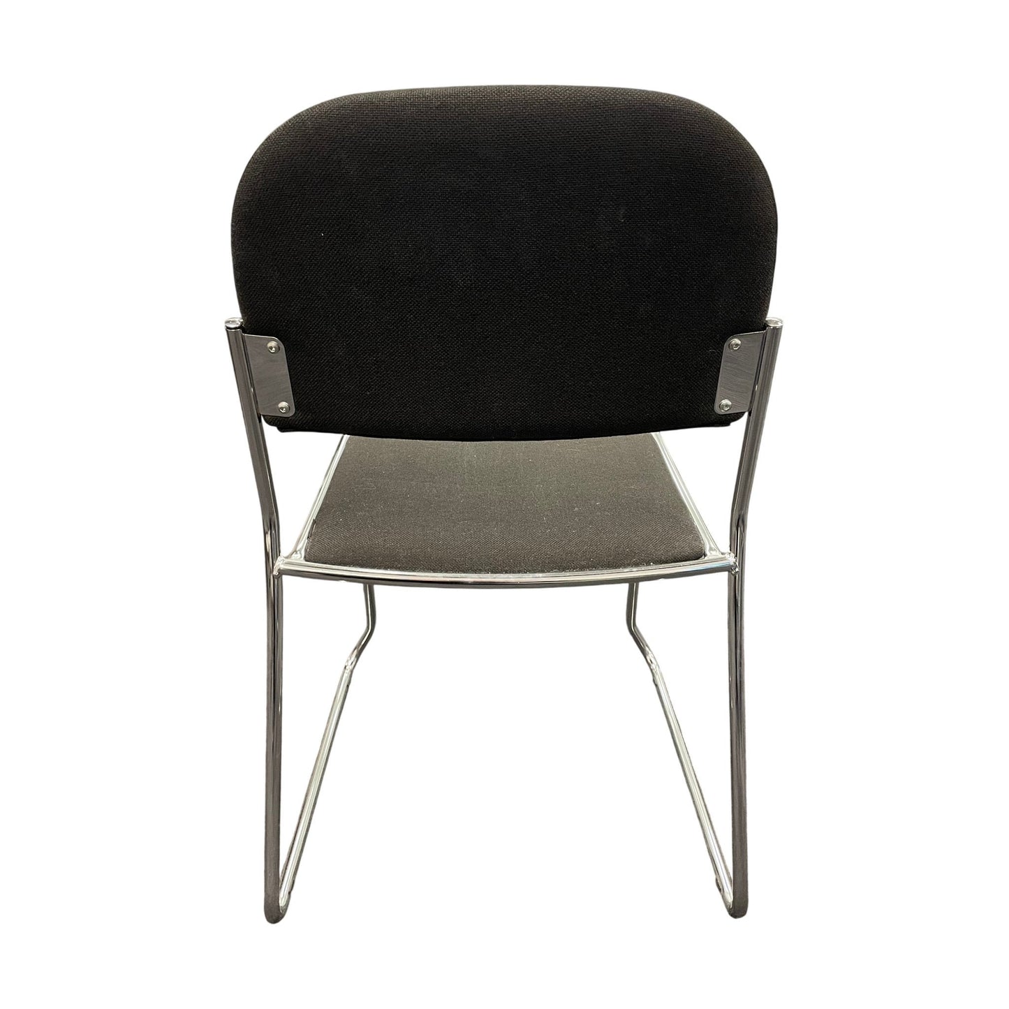 Stablebar konferansestol fra Frigaard, svart stoff, stablebar