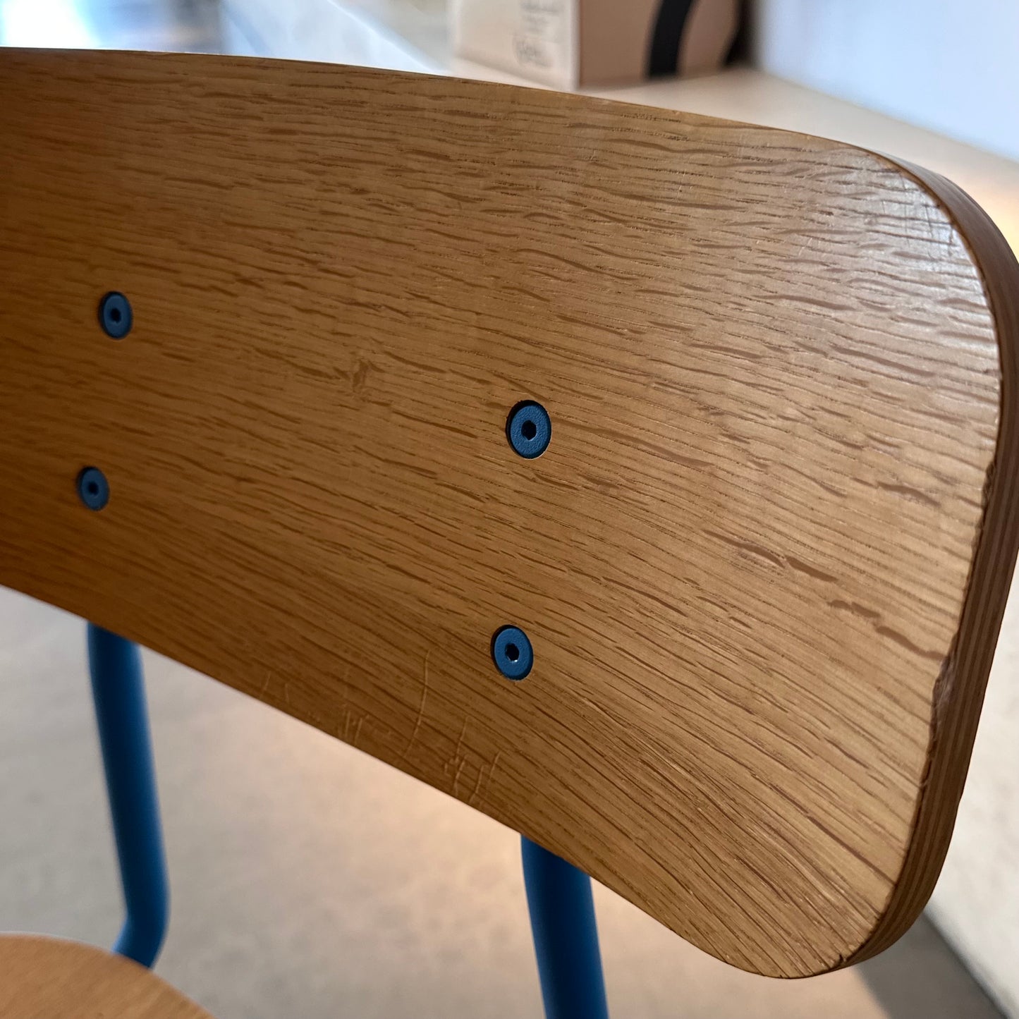 Spisestol, trefarget, fra Habitat