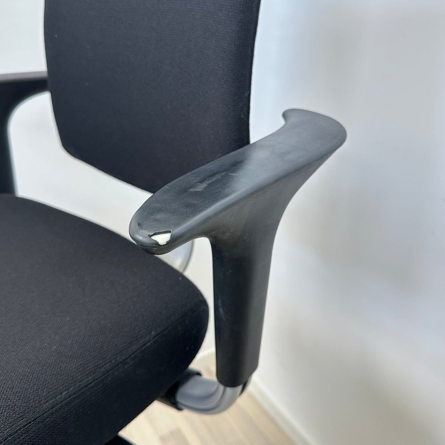 HÅG H05 5300, høy liftomat, swingback armlener - sort