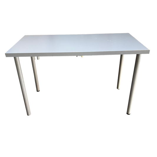 Hvitt, enkelt skrivebord, 120cm