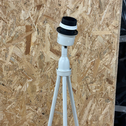 Oslo Wood gulvlampe fra Northern, hvit matt