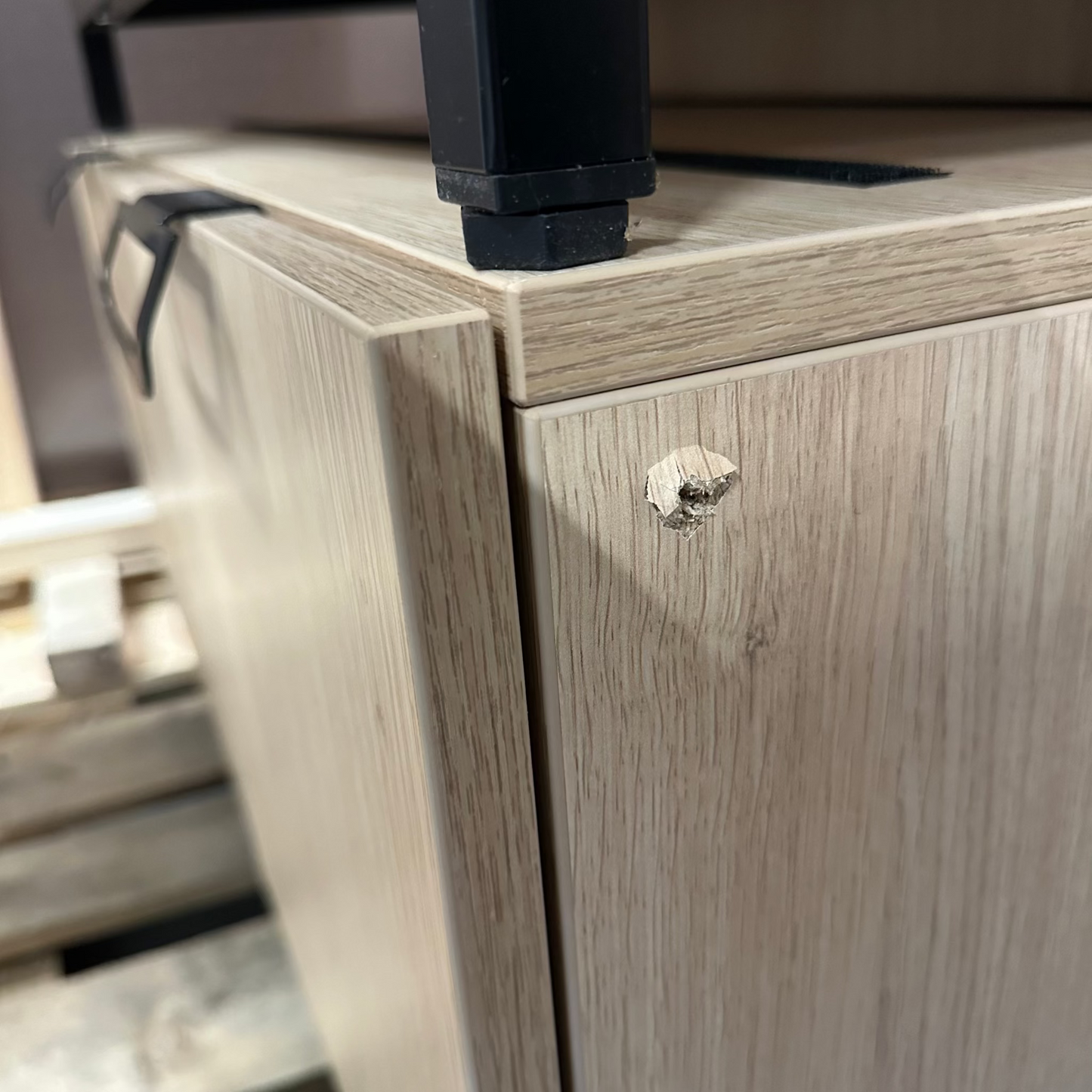 Oppbevaringsbenk fra AJ Produkter, eik med grønn pute