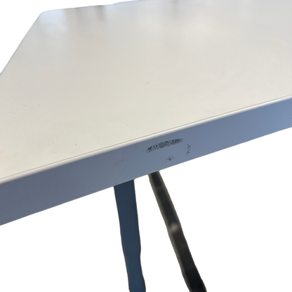 Skrivebord fra EFG m/magebue, manuell hev/senk, 160cm