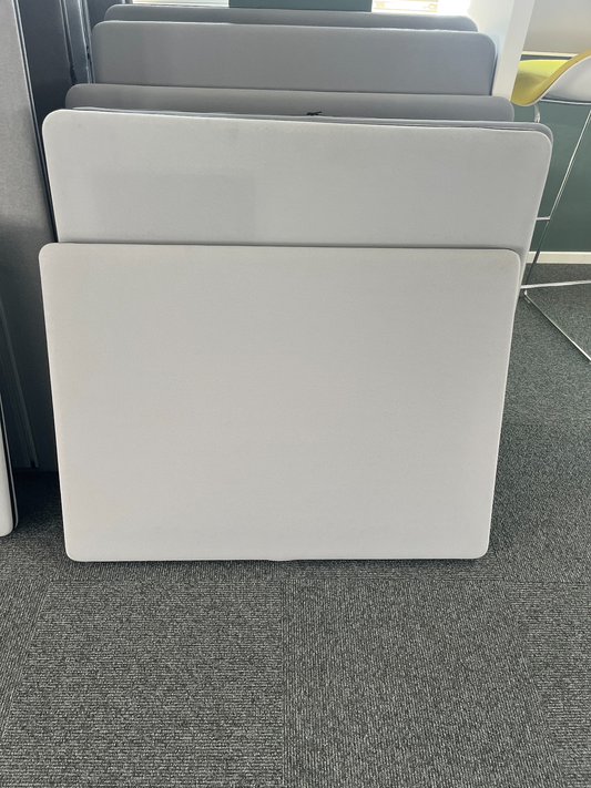 Korte skillevegger fra Götessons, tekstiltrukket