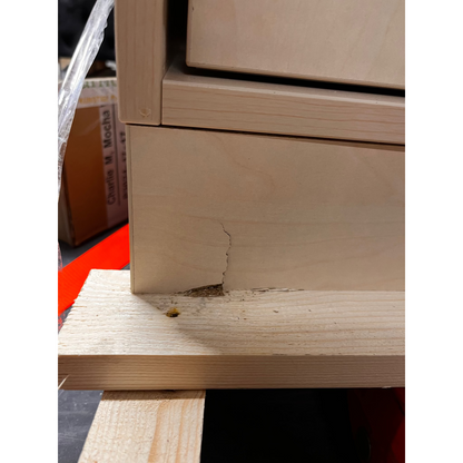 Skap QBUS, låsbare skyvedører m/håndtak, 4 hyller, sokkel, H2020 B800 D400 mm, bjørk