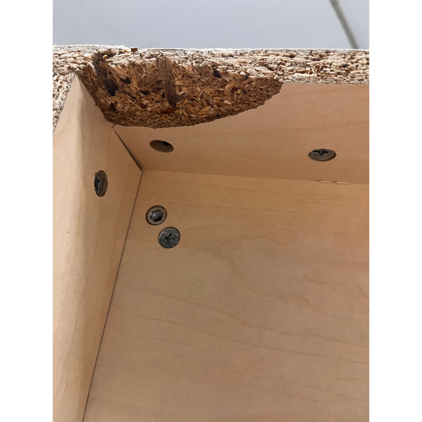 Skap QBUS, låsbare skyvedører m/håndtak, 4 hyller, sokkel, H2020 B800 D400 mm, bjørk