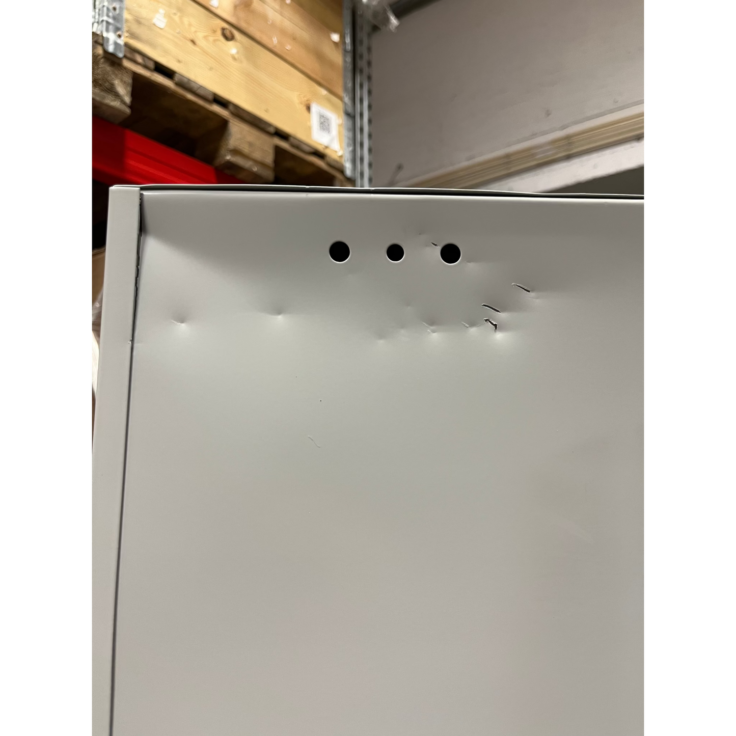 Garderobeskap CLASSIC, 3 seksjoner, flatt tak, H1740 B900 D550 mm, blå fra AJ Produkter