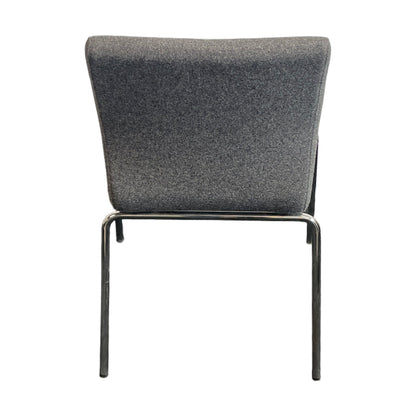 Mørk grå møteromsstol fra Skandiform