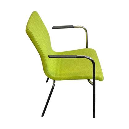 Skandiform møteromsstol, grønn ullstoff, med armlener