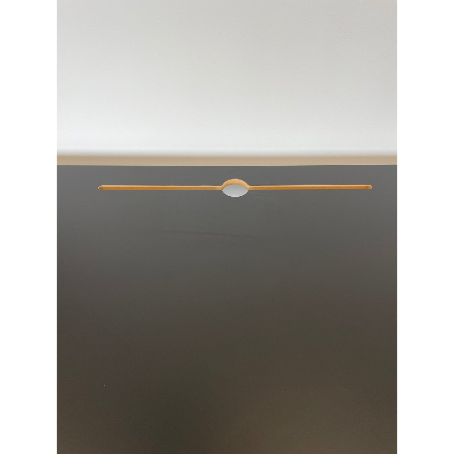 Helsort elektrisk hev/senk skrivebord fra Edsbyn/Swedstyle, 160x80 cm