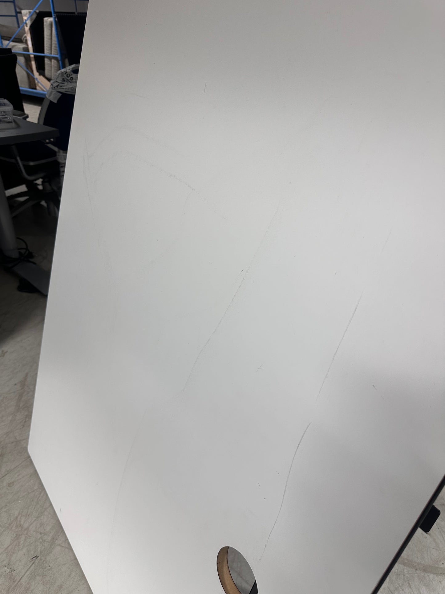 Elektrisk hev/senk skrivebord 180x90 cm, hvit laminat