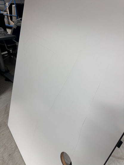 Elektrisk hev/senk skrivebord 180x90 cm, hvit laminat